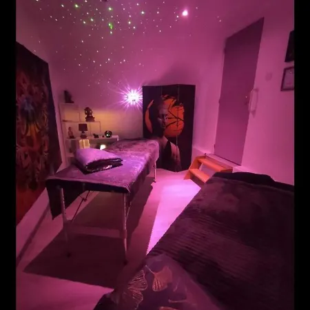 Loft Avec Baignoire Lécrin Romantique Couette-café 3*
